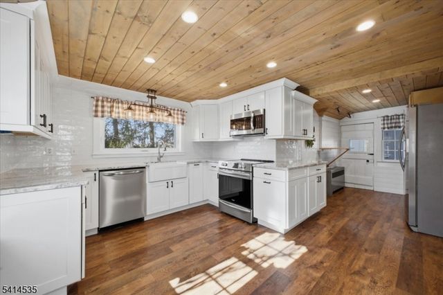 56 Hickory Corner Rd, Alexandria Twp., NJ 08848