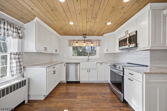 56 Hickory Corner Rd, Alexandria Twp., NJ 08848