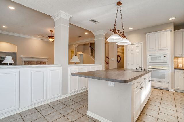 6805 Windwood Trail, Fort Worth, TX 76132