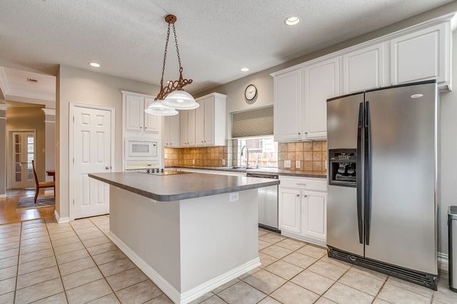 6805 Windwood Trail, Fort Worth, TX 76132
