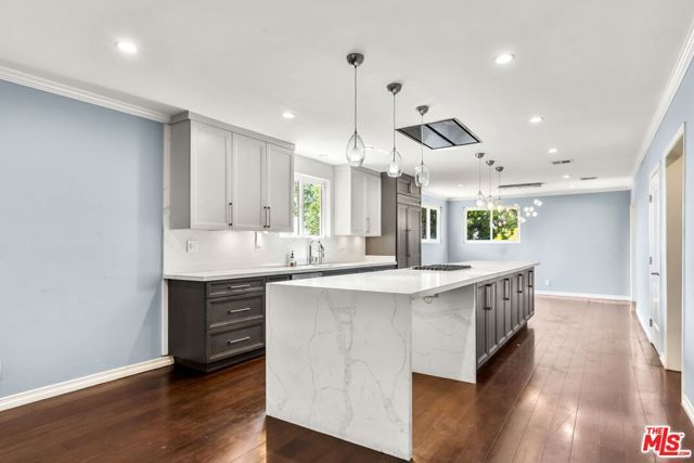 5502 S Chariton Avenue, Los Angeles, CA 90056