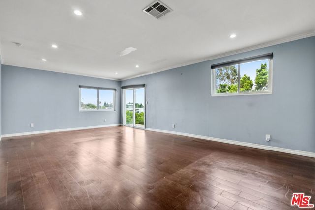 5502 S Chariton Avenue, Los Angeles, CA 90056