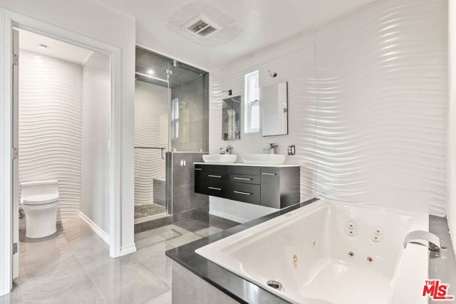 5502 S Chariton Avenue, Los Angeles, CA 90056