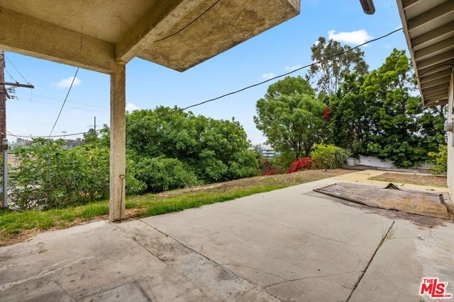 5502 S Chariton Avenue, Los Angeles, CA 90056