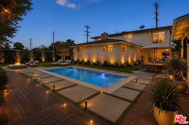 5502 S Chariton Avenue, Los Angeles, CA 90056
