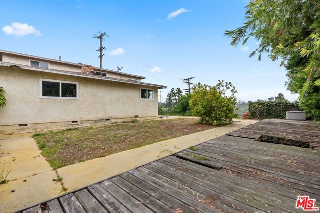 5502 S Chariton Avenue, Los Angeles, CA 90056
