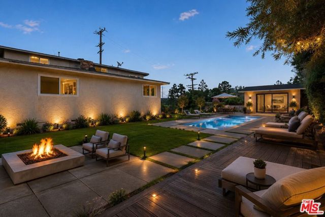 5502 S Chariton Avenue, Los Angeles, CA 90056