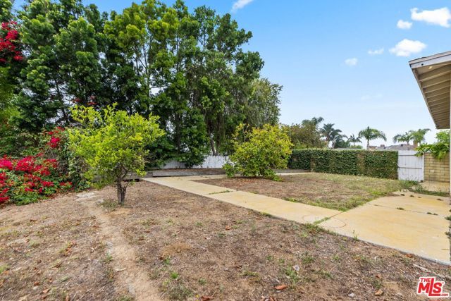 5502 S Chariton Avenue, Los Angeles, CA 90056