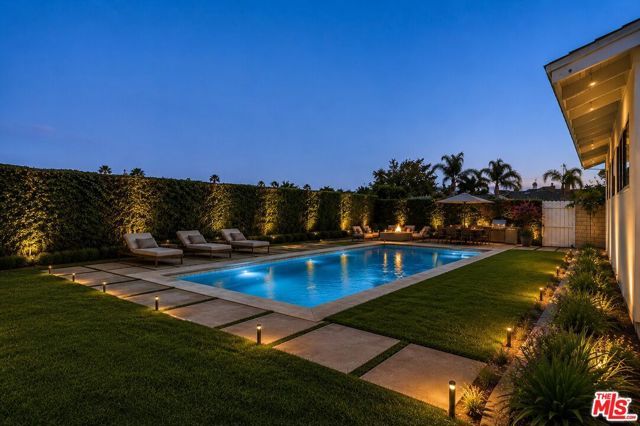 5502 S Chariton Avenue, Los Angeles, CA 90056
