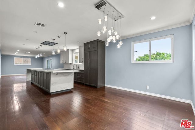 5502 S Chariton Avenue, Los Angeles, CA 90056