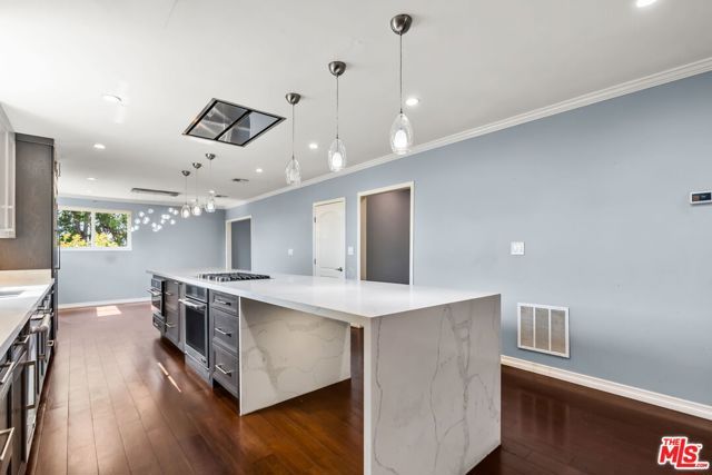 5502 S Chariton Avenue, Los Angeles, CA 90056