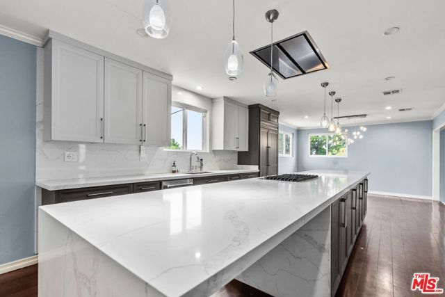 5502 S Chariton Avenue, Los Angeles, CA 90056