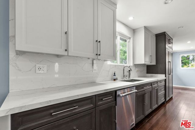 5502 S Chariton Avenue, Los Angeles, CA 90056