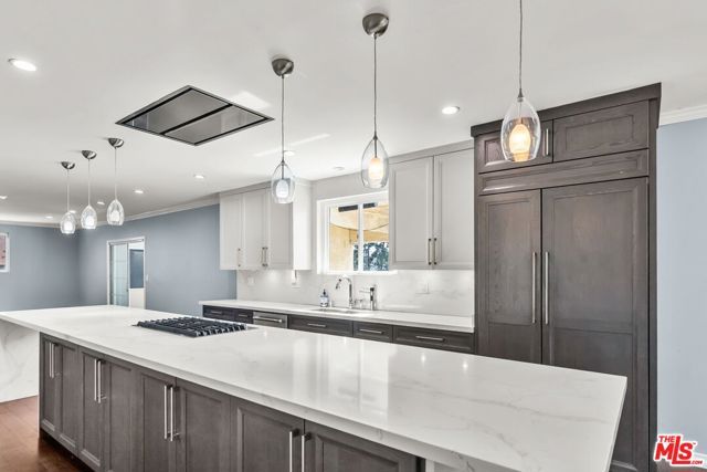 5502 S Chariton Avenue, Los Angeles, CA 90056