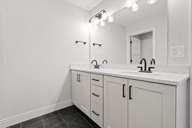 1344 Mohican TRAIL, Waukesha, WI 53189
