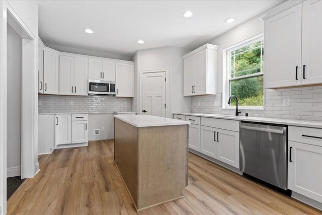 1344 Mohican TRAIL, Waukesha, WI 53189