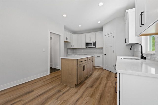 1344 Mohican TRAIL, Waukesha, WI 53189