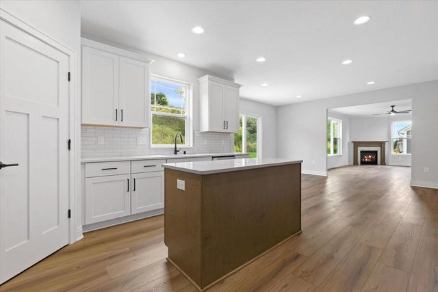 1344 Mohican TRAIL, Waukesha, WI 53189