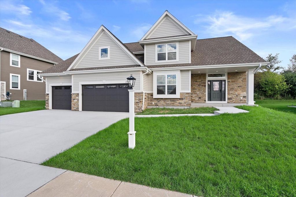 1344 Mohican TRAIL, Waukesha, WI 53189