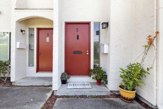 3137 Seacrest Avenue 5, Marina, CA 93933