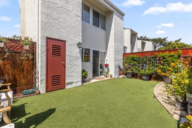 3137 Seacrest Avenue 5, Marina, CA 93933