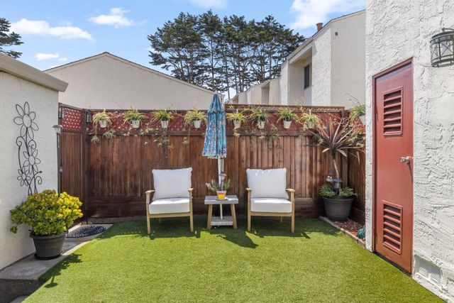 3137 Seacrest Avenue 5, Marina, CA 93933