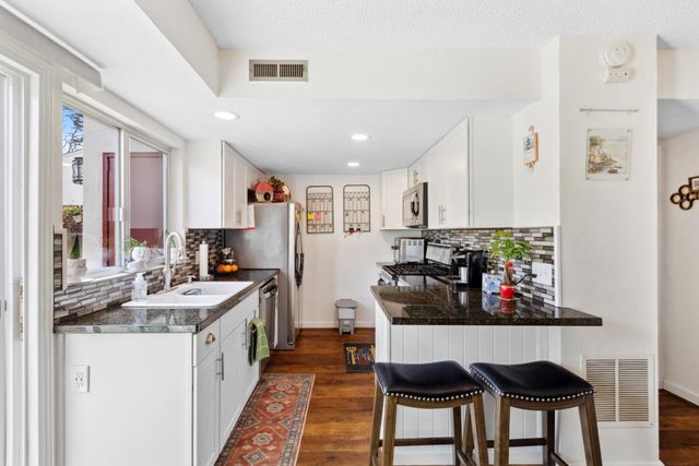 3137 Seacrest Avenue 5, Marina, CA 93933