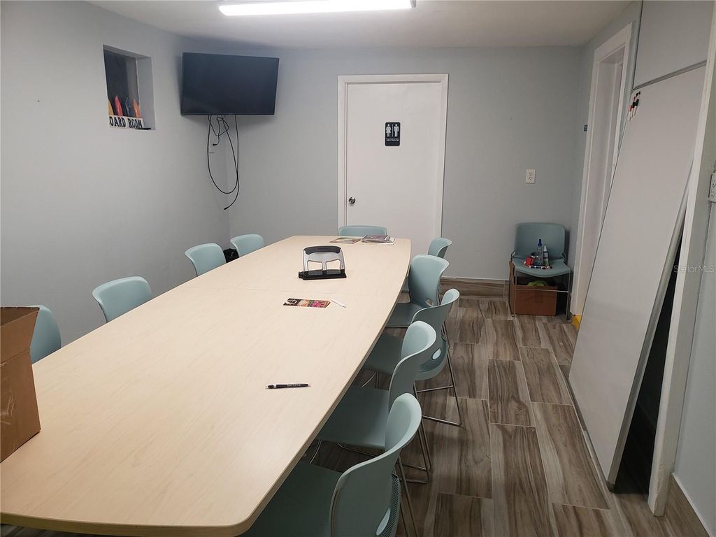 Image 4 of property listing at 201 W SHELL POINT ROAD, Ruskin, FL 33570