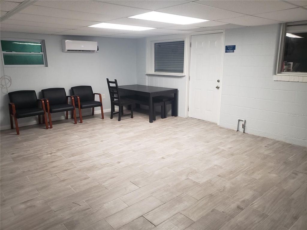 Image 5 of property listing at 201 W SHELL POINT ROAD, Ruskin, FL 33570