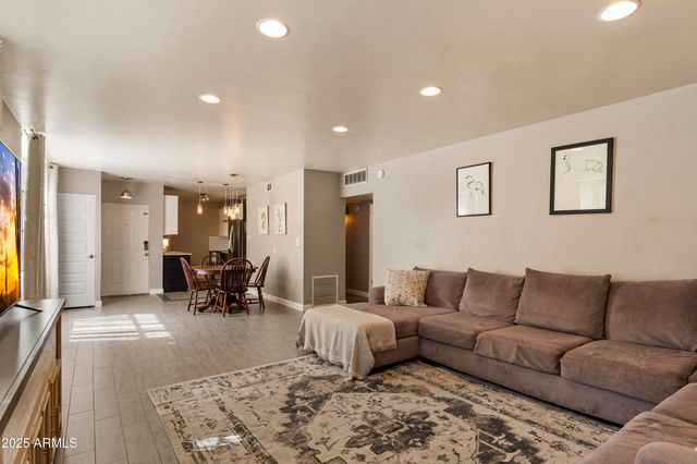 102 W MARYLAND Avenue C1, Phoenix, AZ 85013