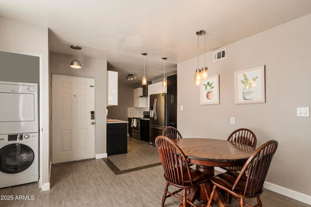 102 W MARYLAND Avenue C1, Phoenix, AZ 85013