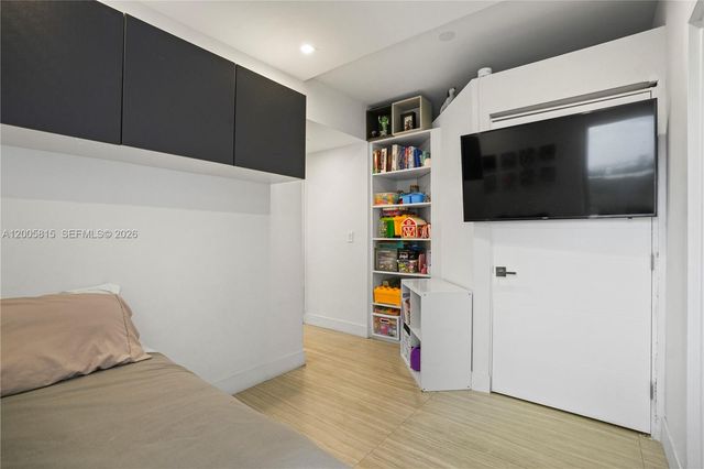 16385 NE Biscayne Blvd 1601+2 Parkings, North Miami Beach, FL 33160