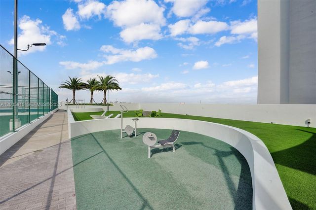 16385 NE Biscayne Blvd 1601+2 Parkings, North Miami Beach, FL 33160