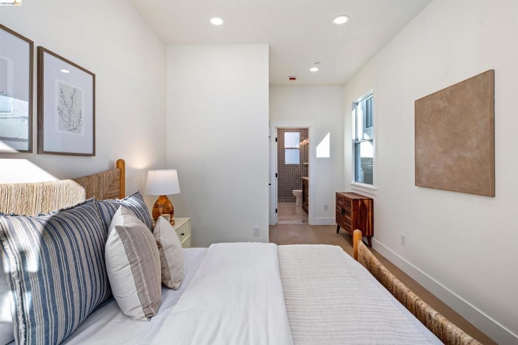 Image 15 of property listing at 846 846 Adams St, Albany, CA 94706