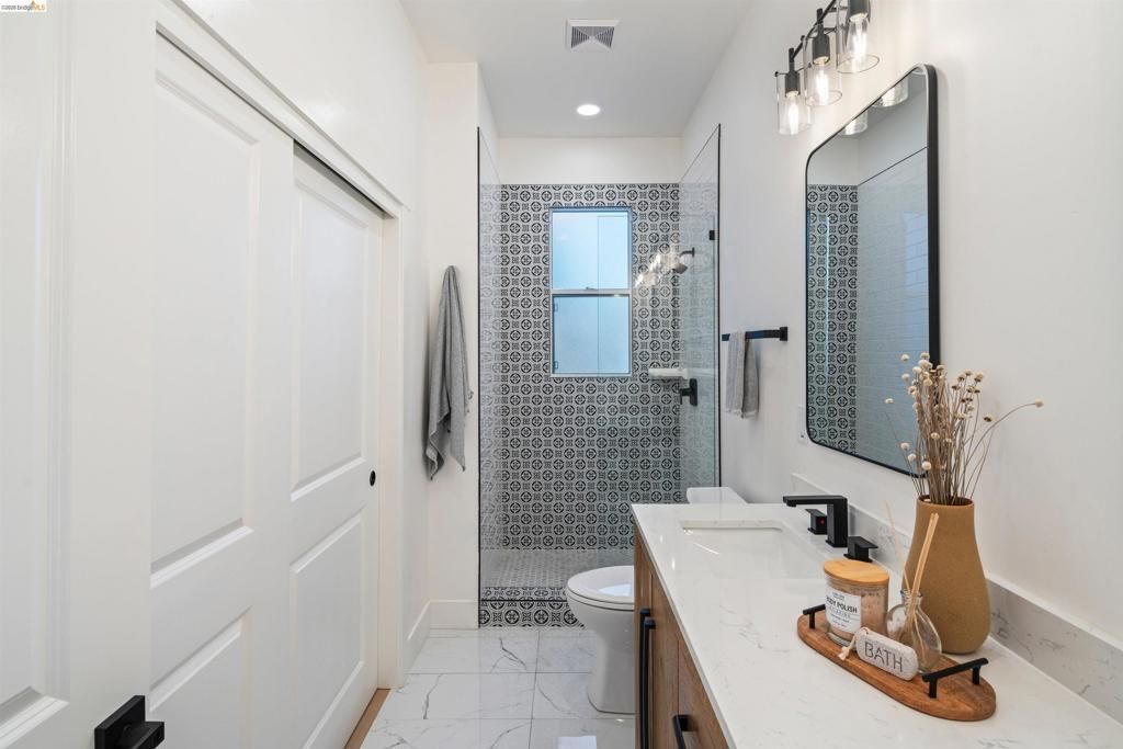 Image 17 of property listing at 846 846 Adams St, Albany, CA 94706