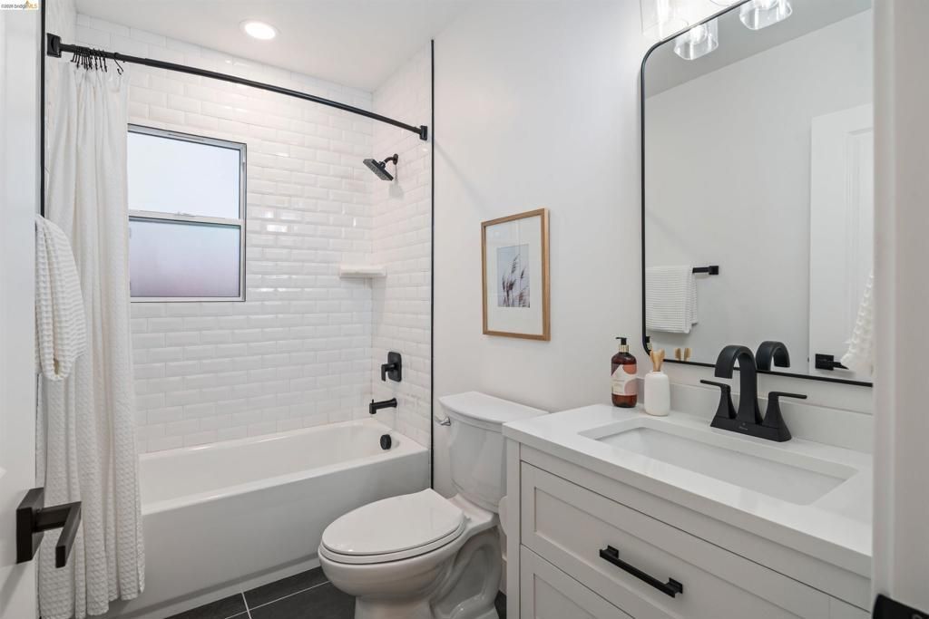 Image 23 of property listing at 846 846 Adams St, Albany, CA 94706