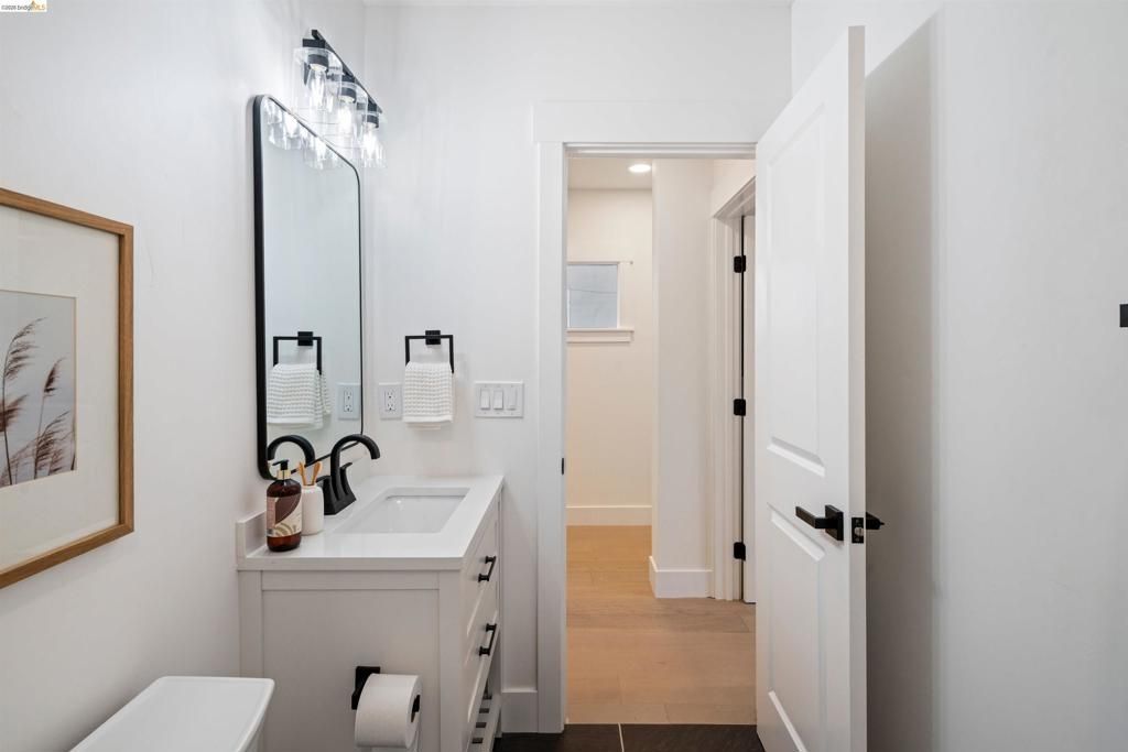 Image 24 of property listing at 846 846 Adams St, Albany, CA 94706