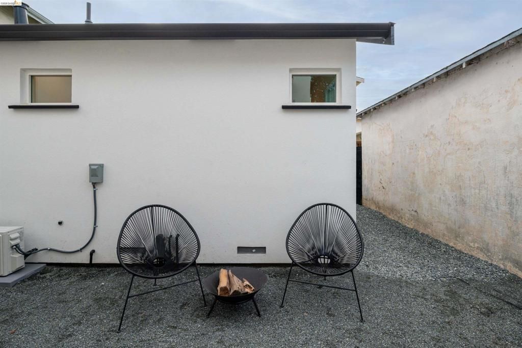 Image 28 of property listing at 846 846 Adams St, Albany, CA 94706