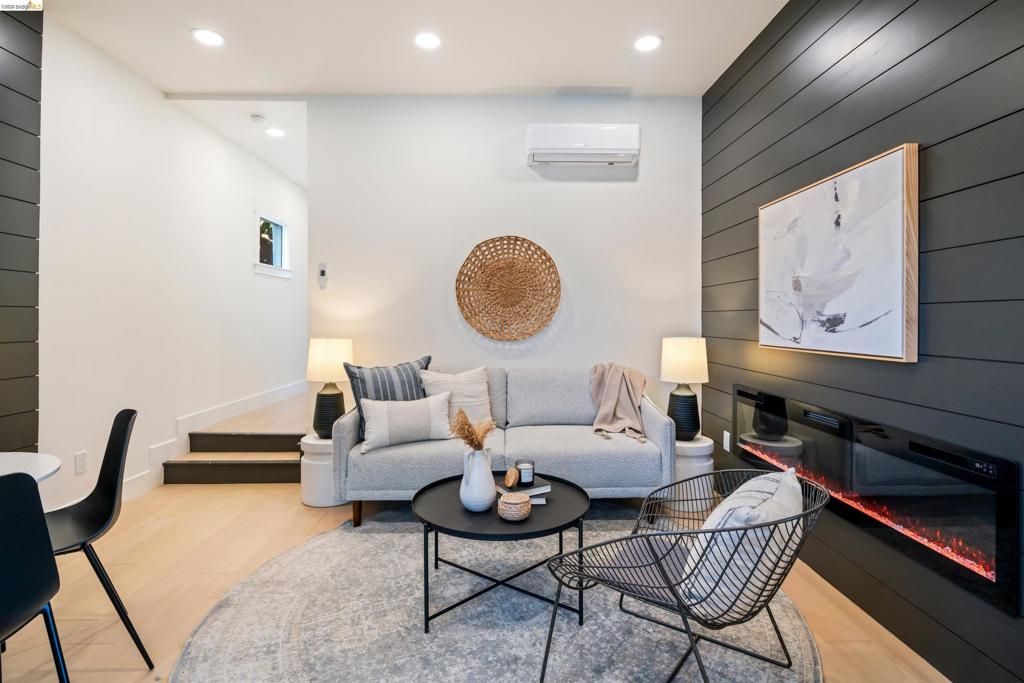 Image 3 of property listing at 846 846 Adams St, Albany, CA 94706