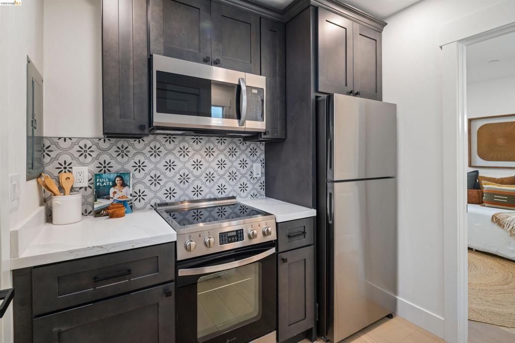 Image 35 of property listing at 846 846 Adams St, Albany, CA 94706