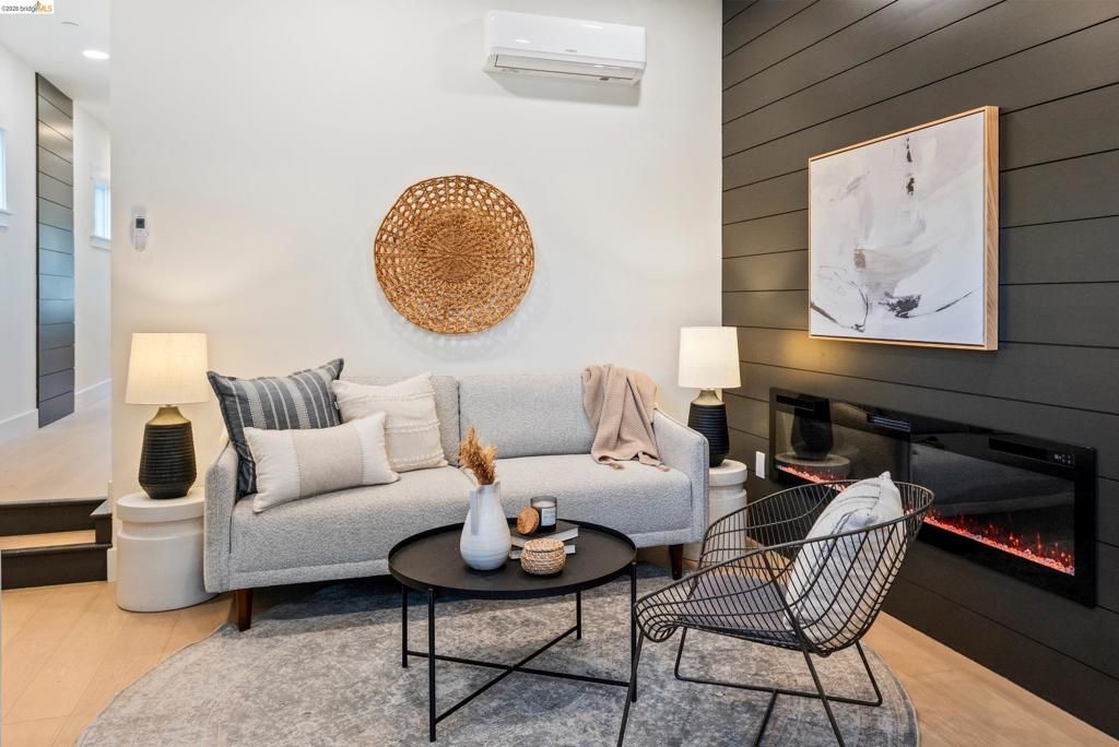 Image 4 of property listing at 846 846 Adams St, Albany, CA 94706