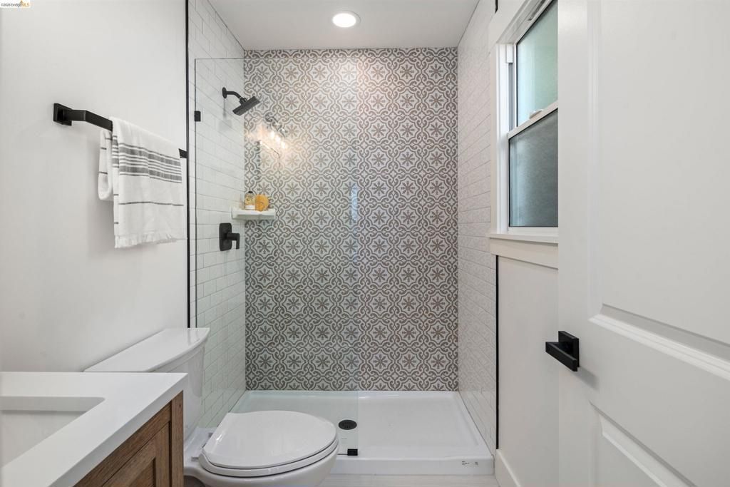 Image 42 of property listing at 846 846 Adams St, Albany, CA 94706