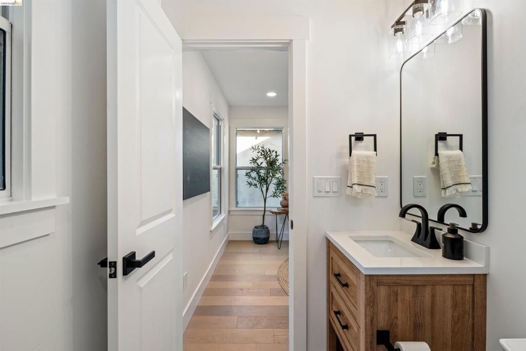 Image 44 of property listing at 846 846 Adams St, Albany, CA 94706