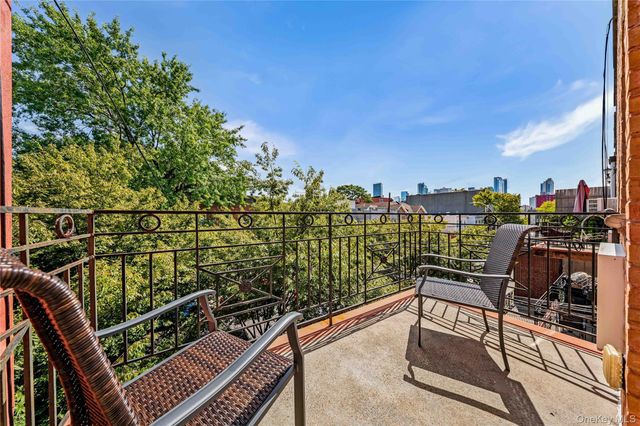 35-30 10th Street, Astoria, NY 11106