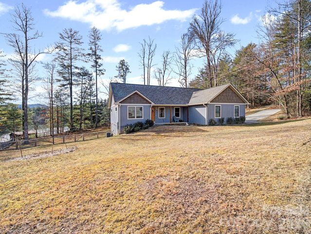 12 Crystal Cove Drive, Hendersonville, NC 28739