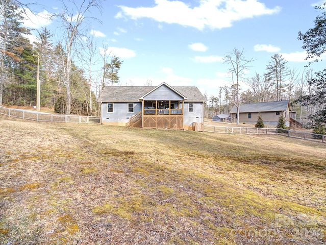 12 Crystal Cove Drive, Hendersonville, NC 28739