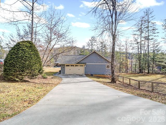 12 Crystal Cove Drive, Hendersonville, NC 28739