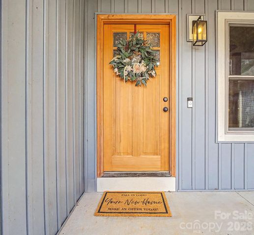 12 Crystal Cove Drive, Hendersonville, NC 28739