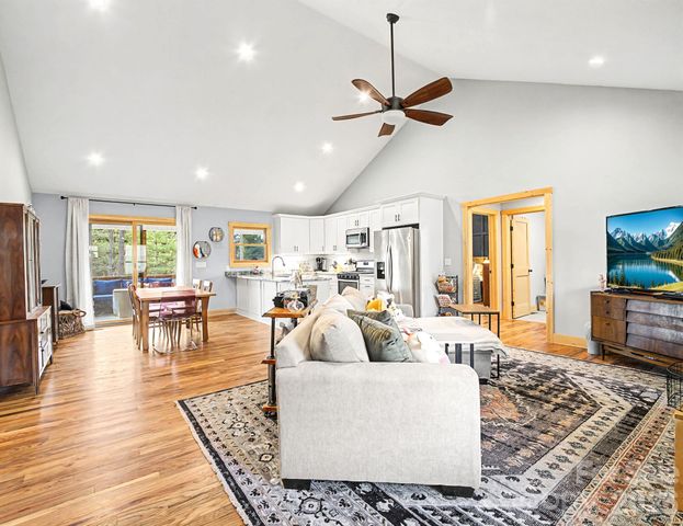 12 Crystal Cove Drive, Hendersonville, NC 28739