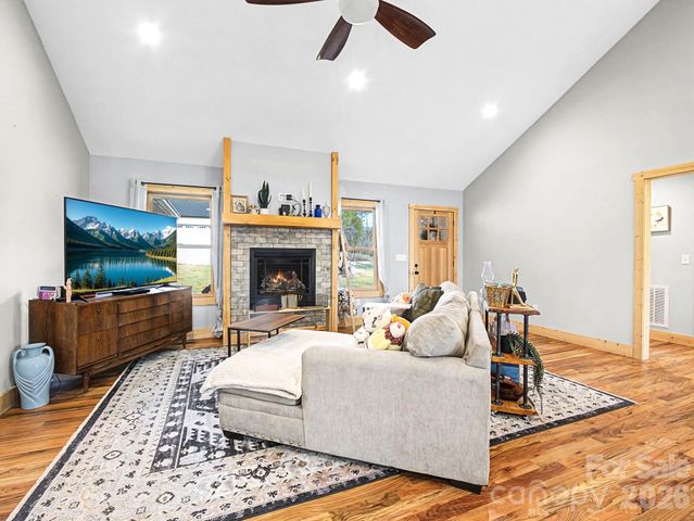 12 Crystal Cove Drive, Hendersonville, NC 28739